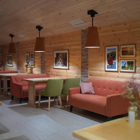 The Village Wine فندق